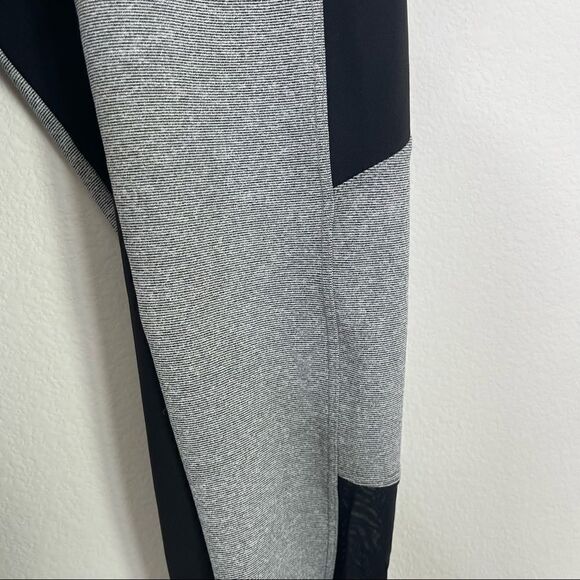 Strut This! Gray and Black Mesh Panel Workout Athletic Leggings Size Medium - Picture 3 of 5